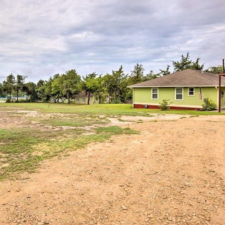 The Gathering Place Brenham Home On 6 Acres Exterior photo